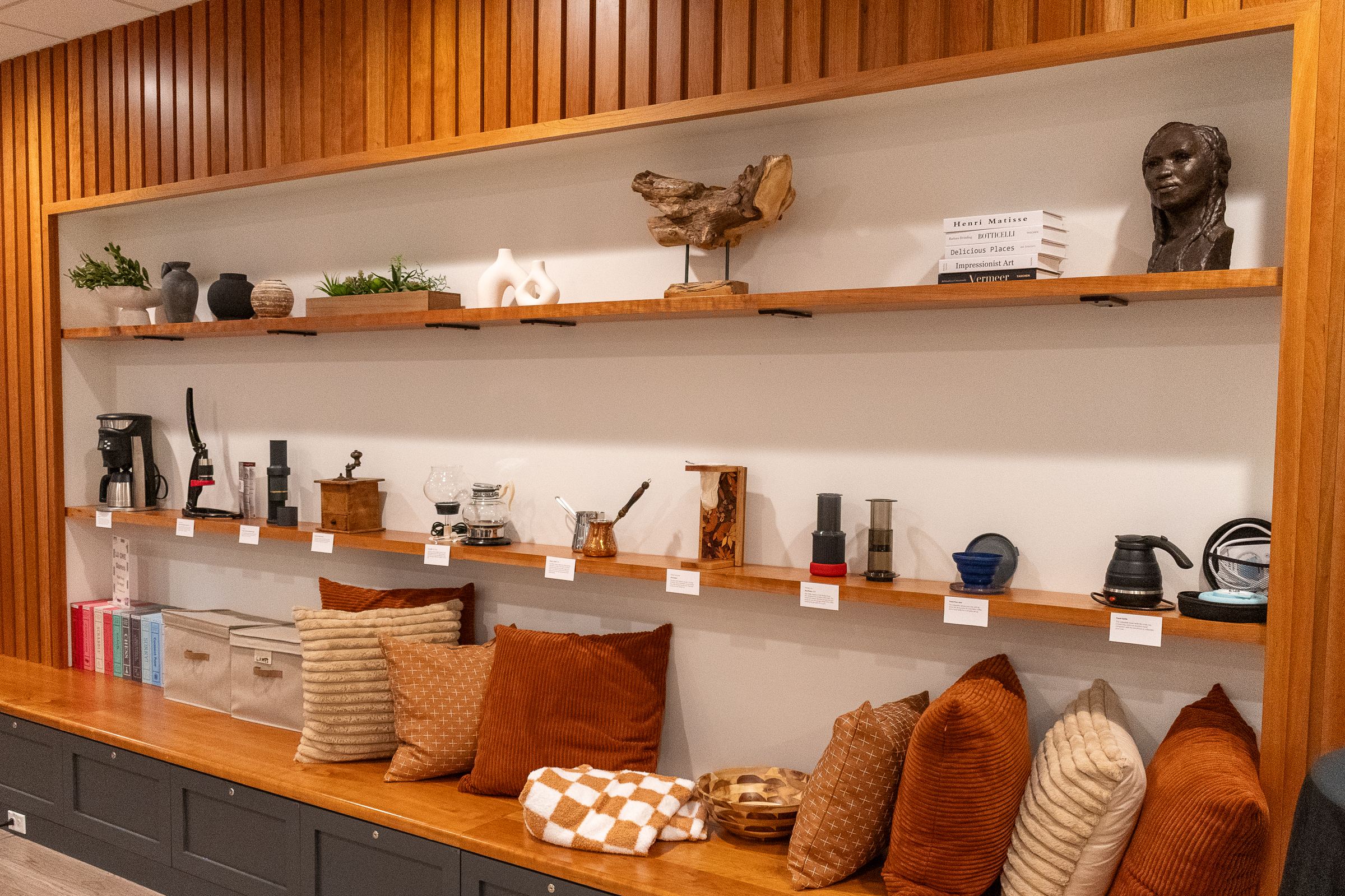 Exhibition display shelves